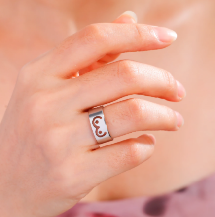 Peek-a-Boo - Hellotittie Ring
